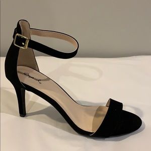 Black strapped heels.